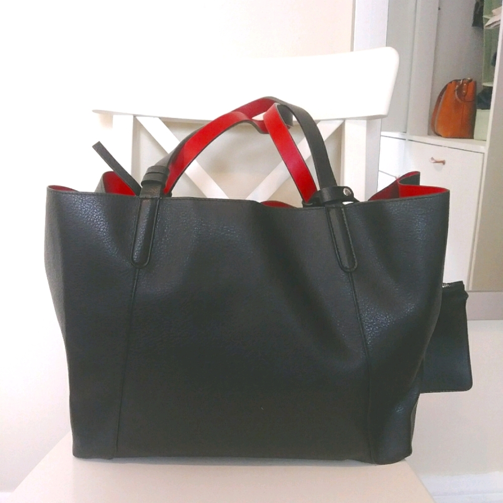 Black/ red tote bag
